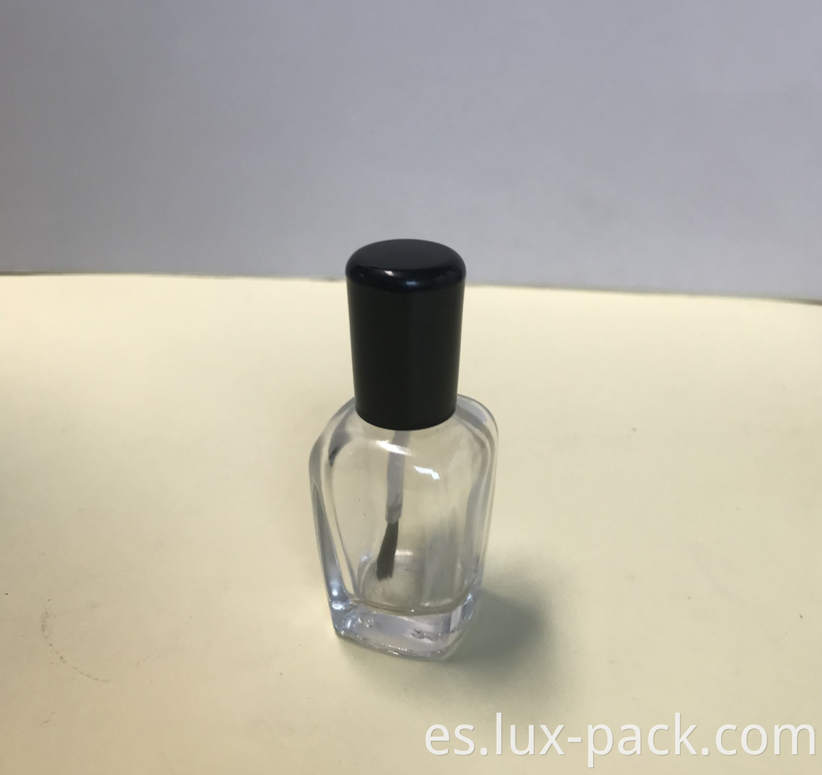 Venta caliente personalizada 5 ml 10ml 15 ml Botella de vidrio de esmalte de uñas cuadrado vacío con tapa